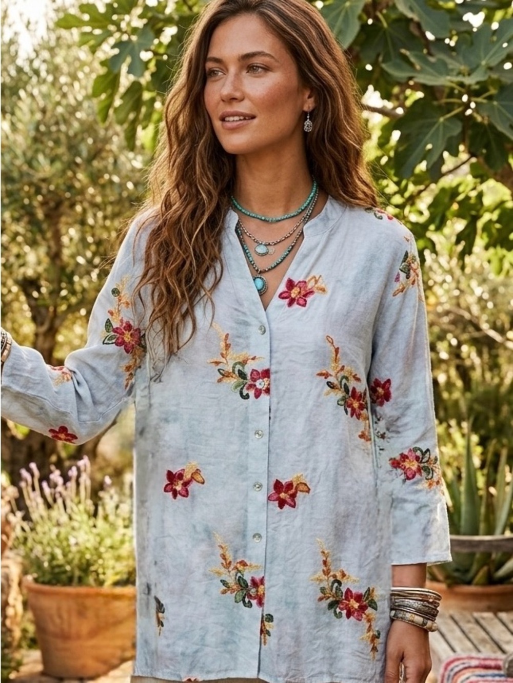 NWT Anthropologie Kindred button-down top Embroidered White Floral Tunic
Size: L